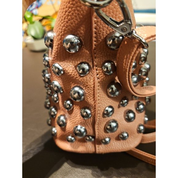 VGC rare, dusky pink studded handbag, fantastic condition inside & out, w. strap - Picture 3 of 16